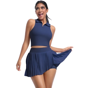 Détail de la jupe de sport plissée bleu marine avec short intégré pour tennis et fitness