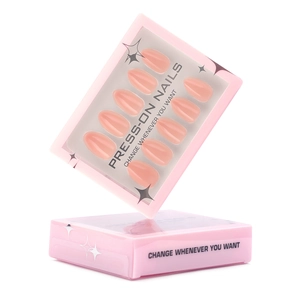 Unghie finte a mandorla corte in gel rosa nudo naturale con custodia protettiva rosa