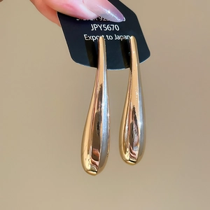 Detailed view of polished gold teardrop earrings in S925 sterling silver material