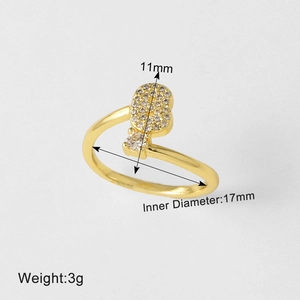 Details van 18k vergulde ring: 11mm hoogte, 17mm binnendiameter en een gewicht van 3g