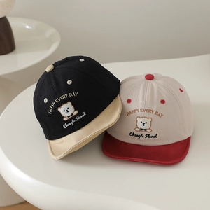Casquette de baseball bébé avec broderie ours mignonne et couleurs contrastées