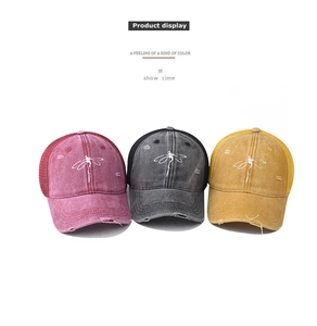 Tre cappellini trucker vintage con ricamo a libellula e retro in rete traspirante