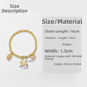 Detailansicht der 18K vergoldeten Perlenarmbandgröße mit einem Zirkon-Schildkrötenanhänger