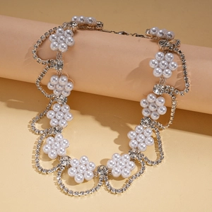 Collier ras du cou élégant avec perles, strass et fleurs en cristal de luxe étincelant