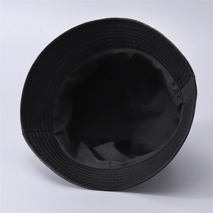 Cappello a secchiello reversibile in pelle PU nera con dettaglio delle cuciture interne