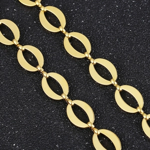 Fashionable golden stainless steel oval link chain necklace for women in minimalist style