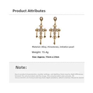 Détail montrant les dimensions et le poids des boucles d'oreilles croix et perles