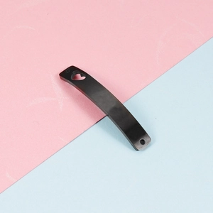 Gepolijste zwarte roestvrijstalen hartvormige hanger met uitsparing voor DIY-sieraden