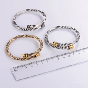 Three-piece set of twisted steel cable open bracelets with 6cm diameter measurement