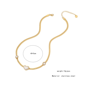 Detail of 40+5cm golden stainless steel Cuban chain with heart and pearl elements