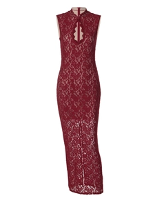 Abito lungo senza maniche in pizzo bordeaux con scollatura a goccia e vestibilità slim