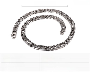 Details der 600x10mm Edelstahlkette mit gravierten Mustern im Vintage-Stil