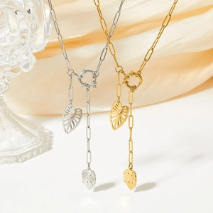 Colliers élégants avec pendentifs feuilles en acier inoxydable doré et argenté avec fermoir