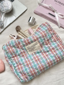 Colorful checkered quilted cosmetic bag with metal zipper for daily organizing