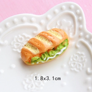 Miniature resin sandwich bread model for dollhouse DIY, size 1.8x3.1cm on ceramic plate