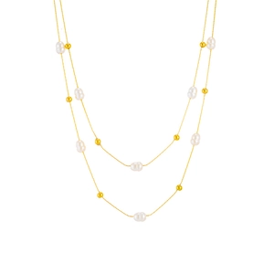 Collier double rang en acier titane doré avec perles baroques et perles dorées sur fond blanc