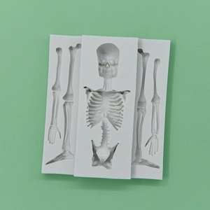 Stampo in silicone a scheletro bianco per dolci Halloween e fai da te su sfondo verde