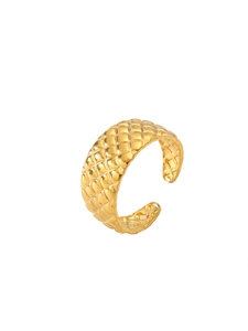 Detailed view of the quilted texture and polished gold finish on the open ring band