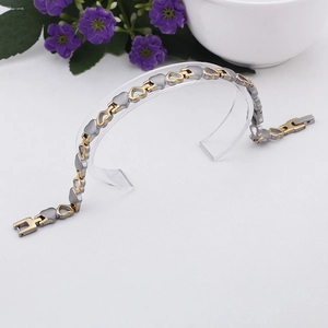 Bracciale a maglie a forma di cuore minimalista in oro e acciaio grigio opaco