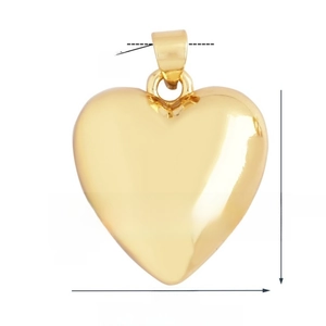 Makroansicht des 3D-Herzanhängers in Gold mit 20 mm Breite und glatter Oberfläche