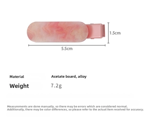 Detail view of pink marble acetate hair clip with size 5.5cm and dimensions on white