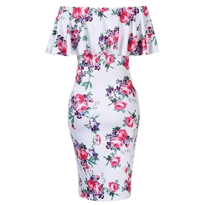 Détails de la robe de maternité à épaules dénudées avec imprimé floral et volants