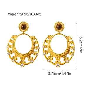 Detail view of retro gold hollow disc earrings with dimensions and weight specs