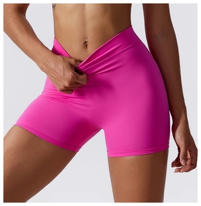 Detail of high-waist yoga shorts in pink with V-shaped waistband and tummy control effect