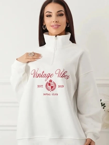 Weißes Oversized Sweatshirt mit halbem Reißverschluss und rotem Vintage-Vibe-Aufdruck