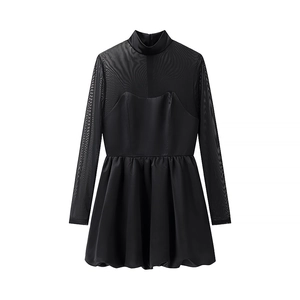 Robe courte noire élégante à manches longues avec empiècements en tulle et jupe bouffante