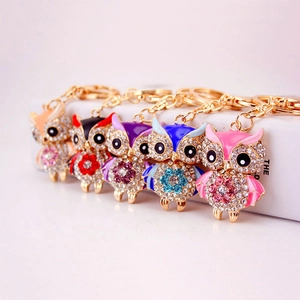 Porte-clés Chouette Dessin Animé pour Femmes Alliage de Zinc Strass Incrusté Émail Pendentif de Sac Cadeau de Mode