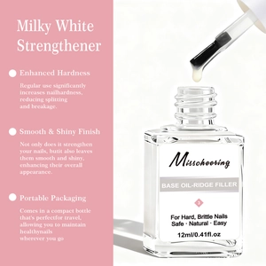 Vue macro d'un flacon de 12ml de base lissante pour fortifier et réparer les ongles