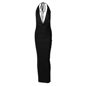 Vue de face de la robe longue noire dos nu avec coupe ajustée et décolleté en V