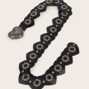 Women's vintage PU leather belt featuring linked heart shapes and carved silver buckle