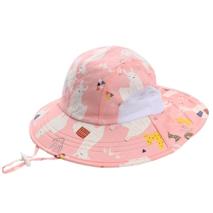 Chapeau soleil enfant rose avec motif alpaga, filet respirant et mentonnière réglable