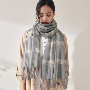 Écharpe à carreaux gris pour femme avec franges et sensation de cachemire doux châle