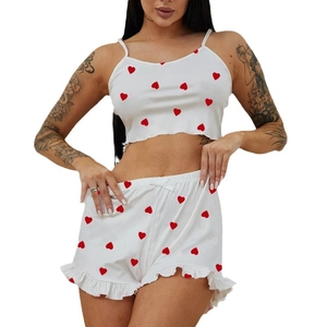 Pigiama due pezzi da donna bianco a costine con cuori rossi e pantaloncini con volant