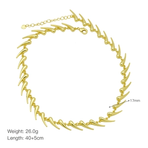 Close-up of gold thorn spike necklace with weight 26g and length 40+5cm specifications