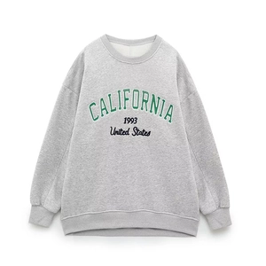 Sweat-shirt gris avec broderie California 1993 verte et col rond classique