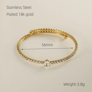 Détails du bracelet en acier inoxydable plaqué or 18k avec incrustation de zircon
