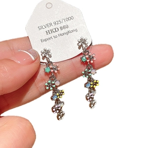 Boucles d'oreilles fleurs zircon avec tiges argent s925 et pampilles colorées design long