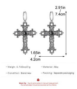 Spécifications de taille pour boucles d'oreilles croix gothiques avec pierres noires