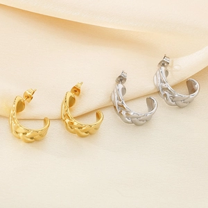 Boucles d'oreilles en C à chaîne évidée en or 18K et argent avec texture de corde torsadée