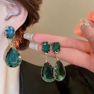 French vintage style emerald waterdrop earrings with gold prong-set zircon stones
