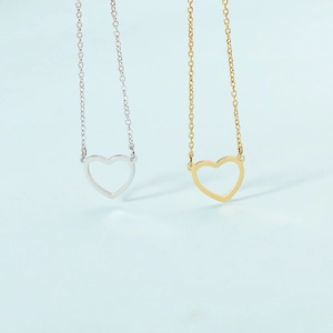 Minimalist Stainless Steel Hollow Heart Pendant Necklace Elegant Gold Silver Tone Choker For Women Fashion Jewelry Gift