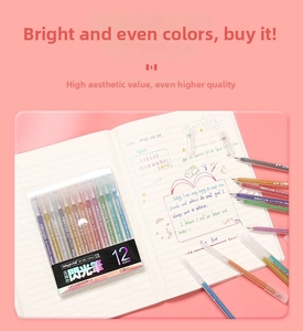 Dettaglio del set di 12 penne gel glitterate per diari su sfondo rosa delicato