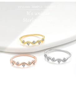 Detail of s925 sterling silver wavy rings with cubic zirconia in gold and silver