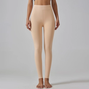 Detail of high-waist thermal leggings with pearl fleece lining in nude skin tone color
