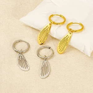 Stainless Steel Hollow Wing Hoop Earrings For Women 18K Gold Plated Niche Design Light Luxury Minimalist Jewelry