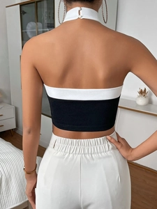 Top a fascia con scollo all'americana e design chic a contrasto bianco e nero